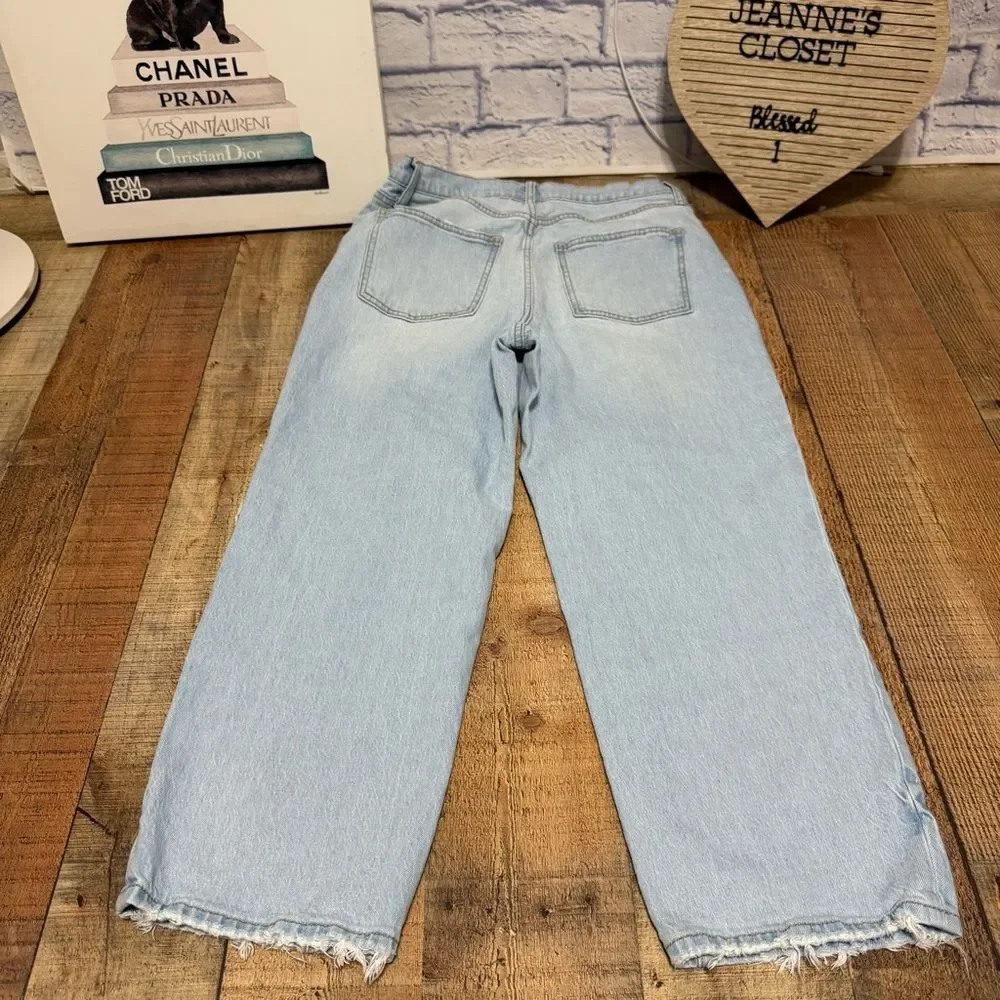 Universal Thread Women vintage straight Fit Ripped Denim Jeans, Light Blue